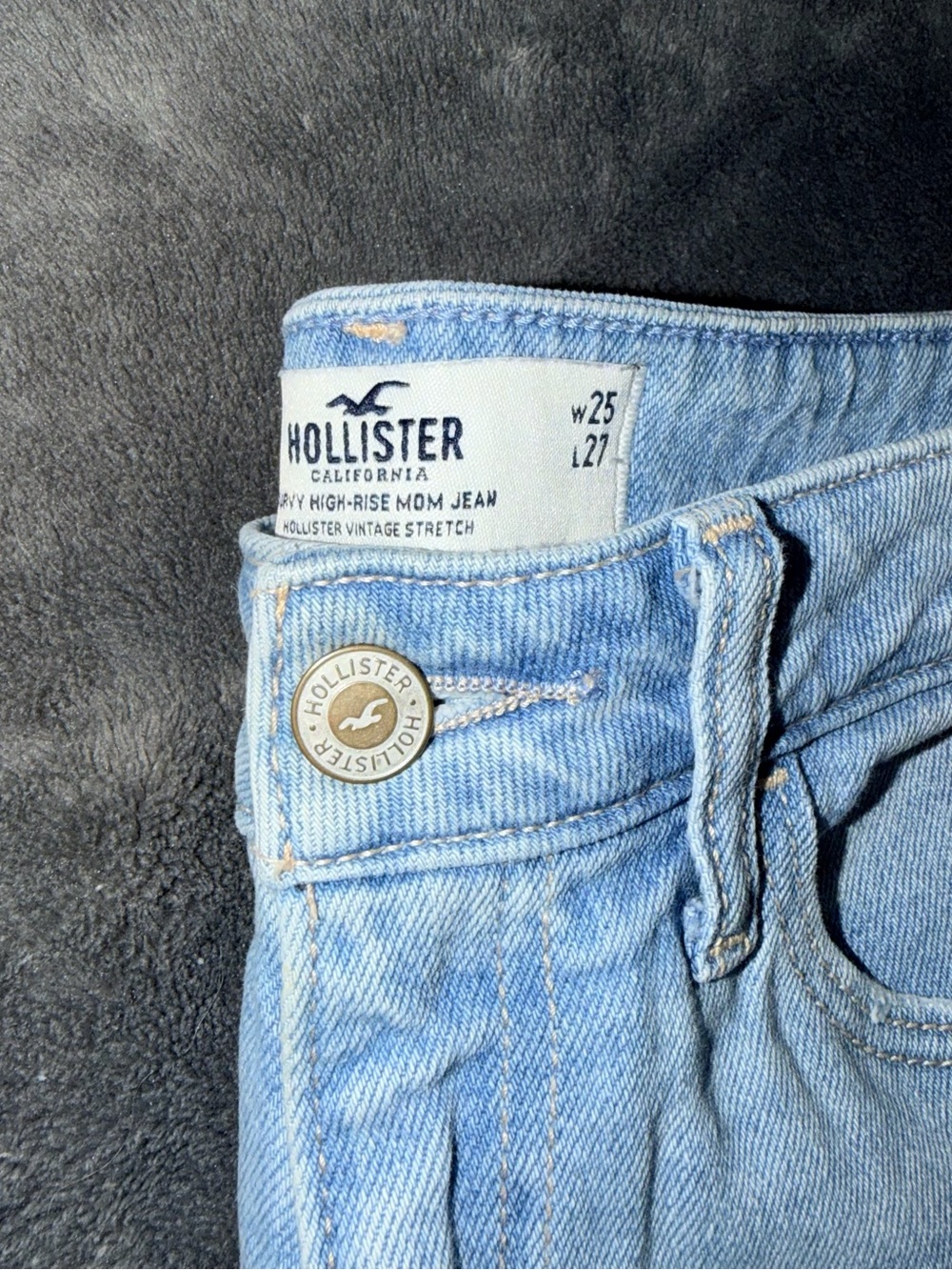 Hollister High-Rise Jeans - Picture 2 of 5